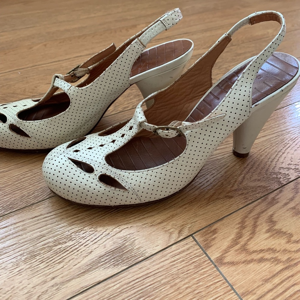 CHI MIHARA SIZE 7 beautiful leather cream shoes